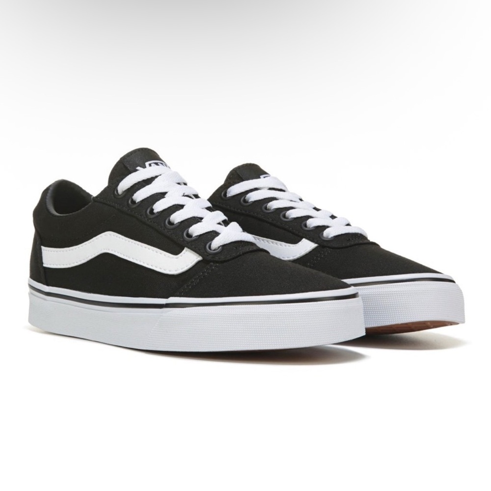 NEW Vans Classic Women's Ward Low Top Sneaker In Black/White - Size 6.0